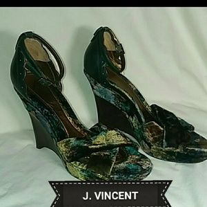 J. VINCENT RARE VELVET PLATFORMS size  7  1/2M